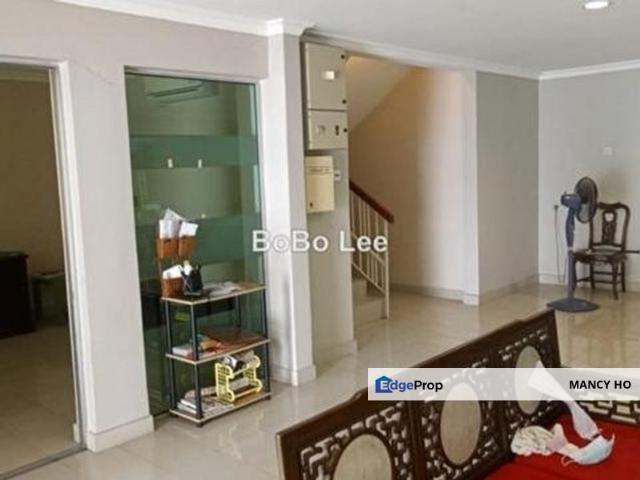 Oug Hujan Emas 2sty semid big space