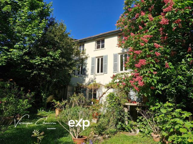 Oullins centre – Maison bourgeoise avec jardin, charme et pote