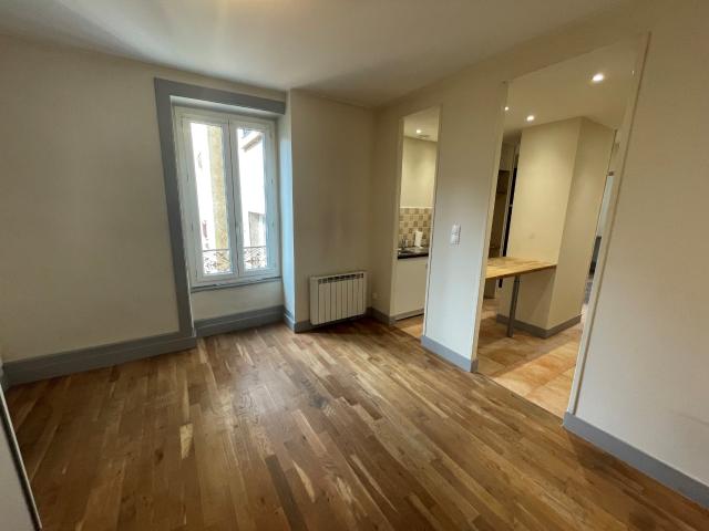 OULLINS 44m2