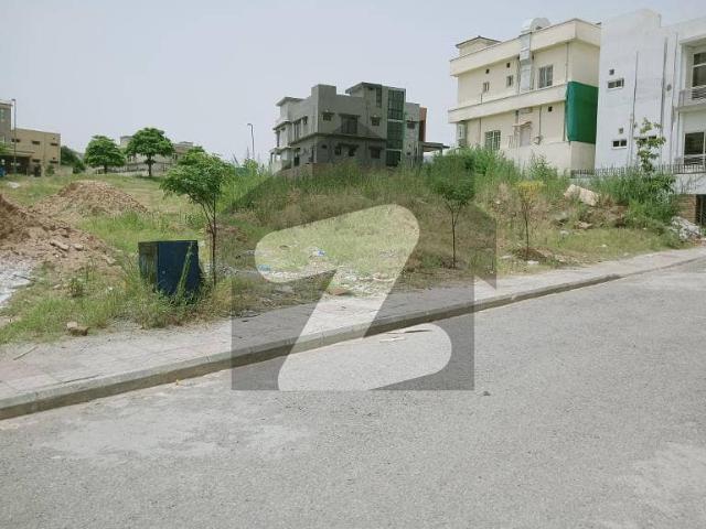Out class location kanal plot for sale