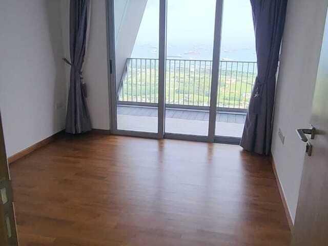 Outdoor Balcony Queen Room @ Shenton Way. Marina bay MRT