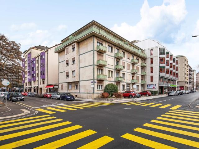 Outdoor parking spaces in Les Acacias | dreamo. Ch
