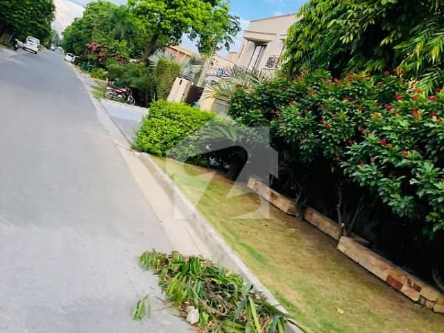 Outer Circle 6 kanal Property