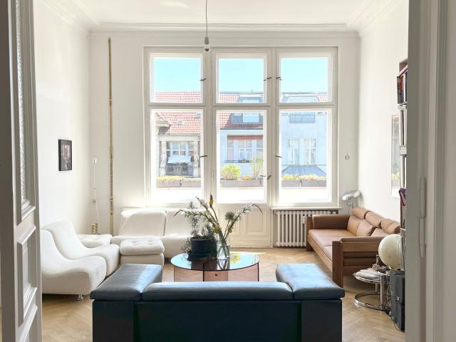 Outstanding elegant 'Altbau' heart of Charlottenburg