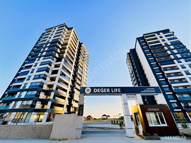 OVACIK'DA MİLLET BAHÇESİ KARŞISINDA, GENİŞ VE FERAH 4+1 DAİRE