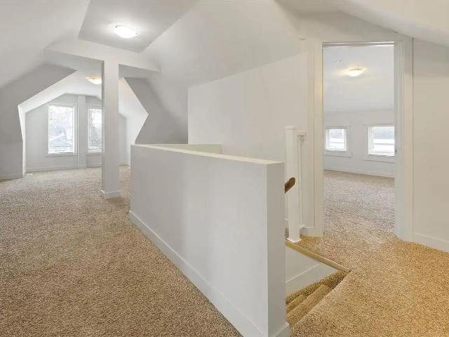 Over 1500 sqft 4 bed & 2 bath condo / townhouse near Whyte Ave