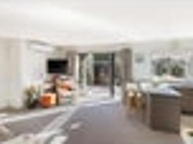 Over 60s Sunny, Standalone, Front Townhouse