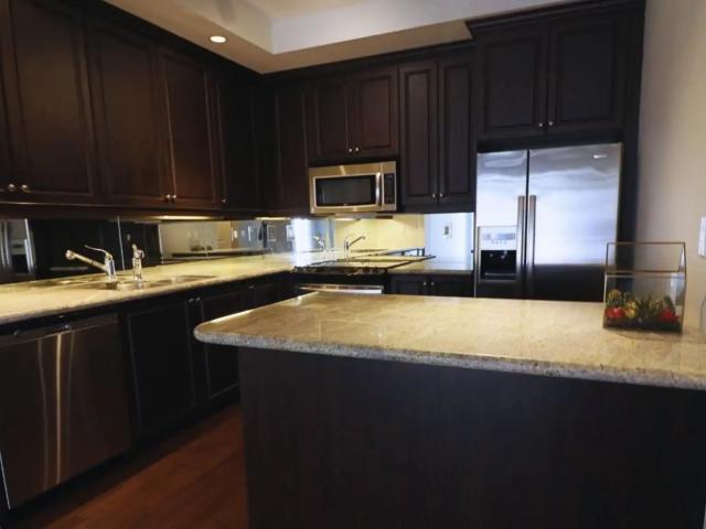 Over 700 sq ft 1 bed+den with parking and locker at Bathurst & lake shore available now