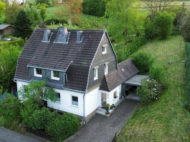 Overath Steinenbrück: Gemütliche Doppelhaushälfte auf großem Grundstück