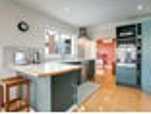 OVERSEAS VENDOR SAYS SELL BIG HOME BIG OPPORTUNITY
