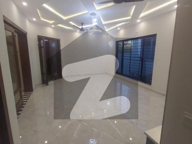 Overseas sector blvd 10 marla house for sale Bahria Town Phase 8