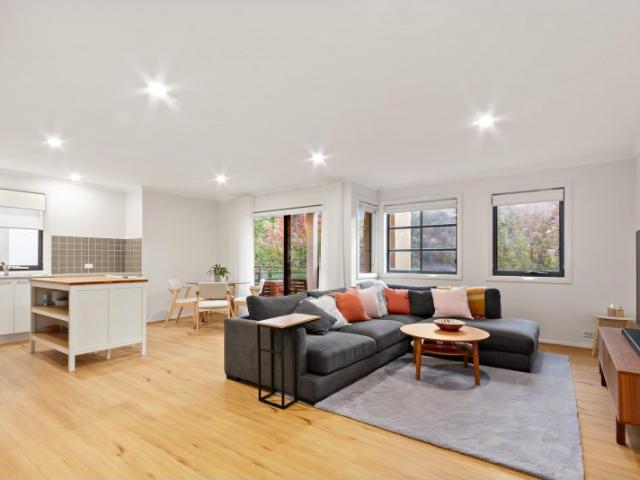 Oversized, Light Filled Living in the Heart of Greenway 95m of Style and Comf