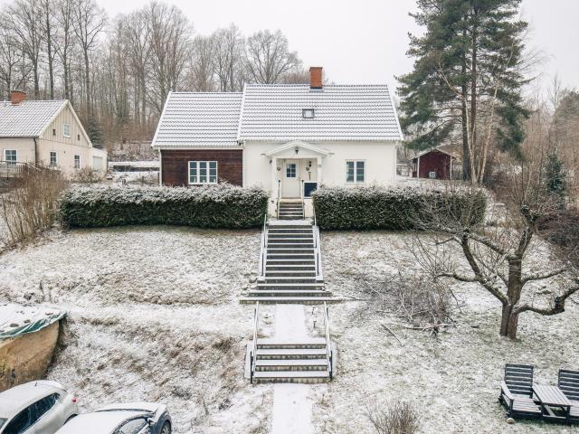 Övregårdsvägen 14