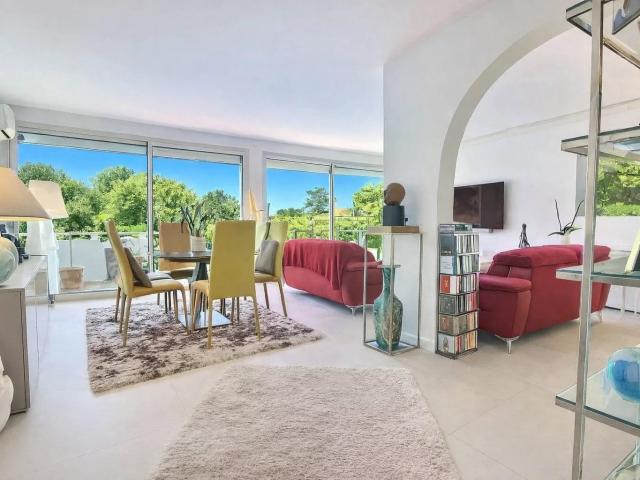 Oxford Appartement à Vendre T3 Piscine Parking 90m² Cannes