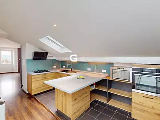 Oyonnax 01100 Achat / Vente appartement 3 pièces t3 au dernier étage cave