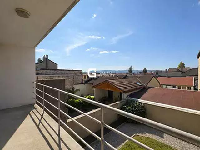 Oyonnax 01100 Achat / Vente appartement 3 pièces t3 au dernier étage cave