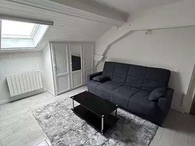 Oyonnax 01100 Location appartement 1 pièce t1 au dernier étage