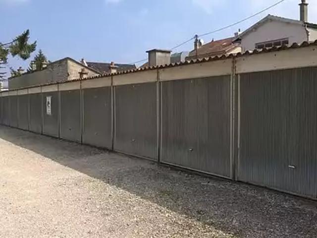 Oyonnax 01100 Location parking au dernier étage