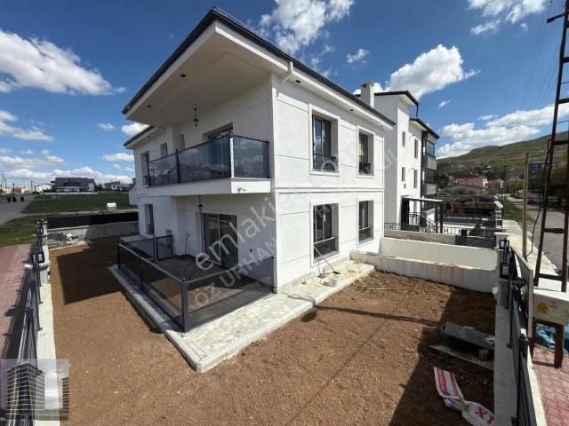 Öz Urhanlar Emlaktan Karşıyaka Mahde Lüks 4+1 Satılık Villa
