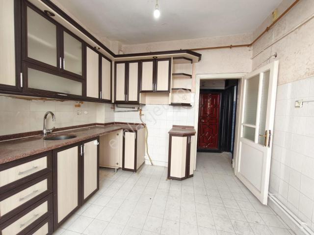 Oz Alperde Satılık 3+1 Hasarsiz Ara Kat