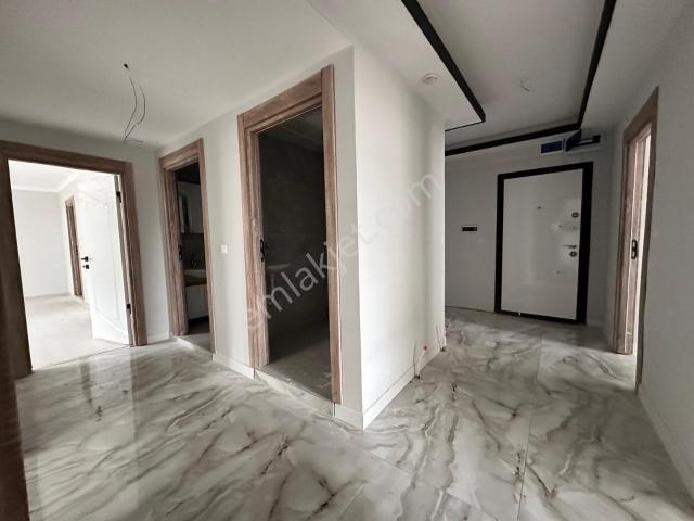 Özçeliklerden Geniş Çift Banyolu 145 M2 3+1 Yüksek Giriş