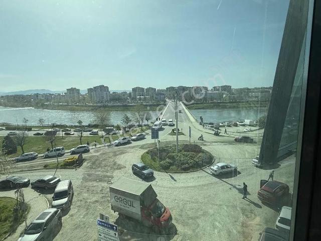 Öz emmaxdan Şehrin Merkezinde Irmak Manzaralı Satılık Ofis