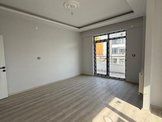 ÖZ GAYE EMLAKTAN DEVELİ TEKİR CADDESİNDE SATILIK DAİRE