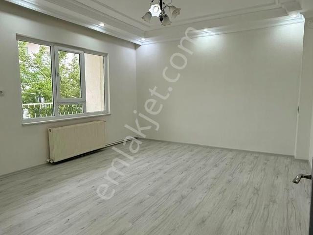 Öz Gaye Emlaktan Develi Yeni Mahallede Kiralık Geniş Daire