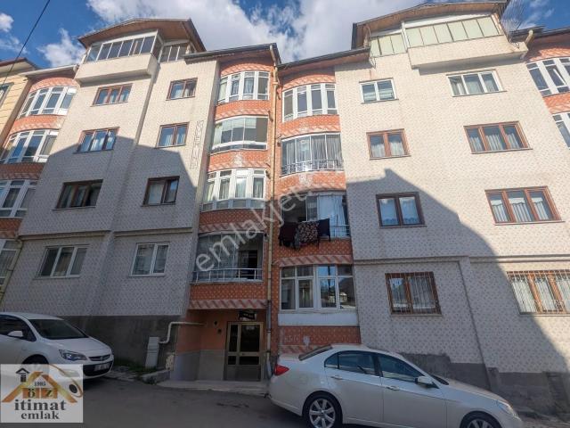 Öz İtimat Emlak / Mehmetpaşa'da Satılık 3+1 Fırsat Daire
