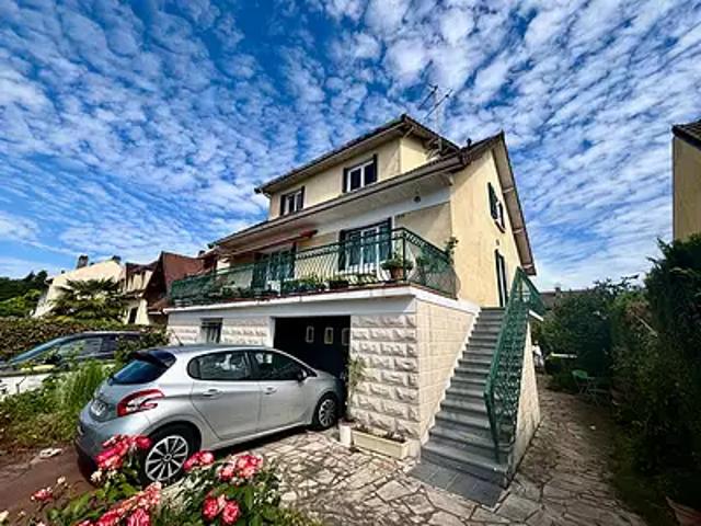 Ozoir la Ferrière 77330 Achat / Vente maison 14 pièces t14 au dernier étage parking