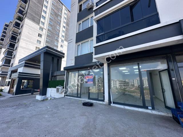 Özay Sitesinde Satılık 150m2 Yapılı Dükkan!