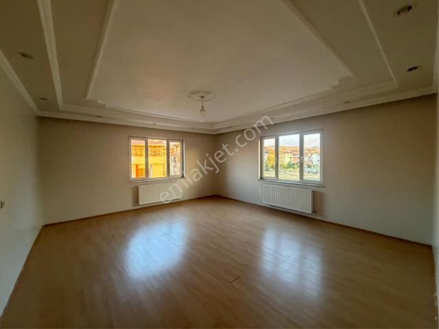 Özalp Perde Civarı / Kaçırılmayacak 3+1 Kiralık Ara Kat Fırsatı!