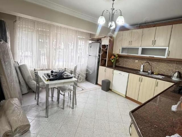 Özbay Gayrimenkulden Şehir Merkezinde Eşyalı 3+1 Kiralık Daire