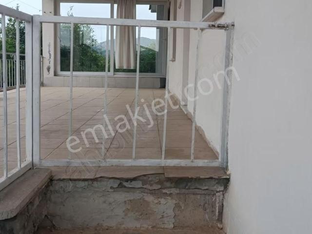Özcan Emlak'tan Toparlar Mahallesi'nde Kiralık Daire