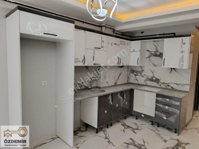 Özdemir'den Fatih Mah.derman Cd. Yakını Satılık Sıfır 1+1