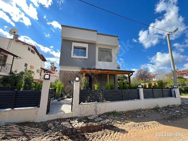 ÖZDERE ÇUKURALTIN'DA KÖŞE KONUMDA 3+1 VİLLA!