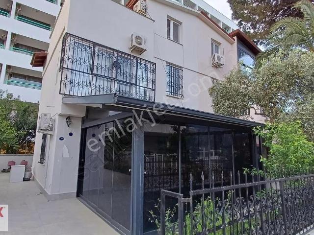 Özderede Denize Yürüme Mesafesinde Eşyalı Satılık Tripleks Villa