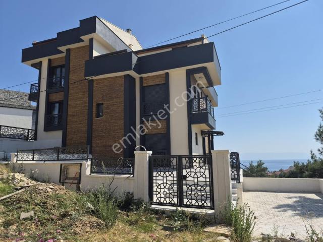 Özdere'de Her Odası Deniz Ve Orman Manzaralı 5+1 Bahçeli Villa