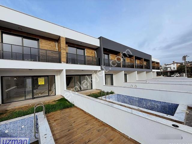 Özel Havuzlu 2+1 Güvenlikli Site İçi Sıfır Villa