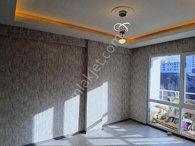Özer Emlaktan İçi Full Yapılı Satılık Daire
