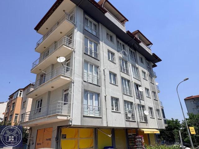 Özgü'den 30 Ağustos'ta Cadde Üzeri Arakat Kiralık 2+1 Daire