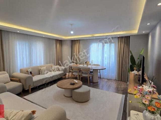 Özgün Emlaktan Sahilde 2+1 125 M2 Yeni Lüx Daire