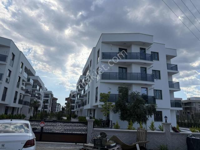 Özgün Gm'den Muradiye Merkez Havuzlu Sitede Satılık 2+1 Daire