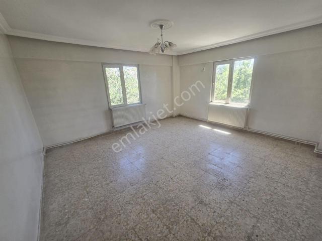 Özgür Emlak | Gazikent'te 1+1 Kiralık Doğalgazlı Bakımlı Daire