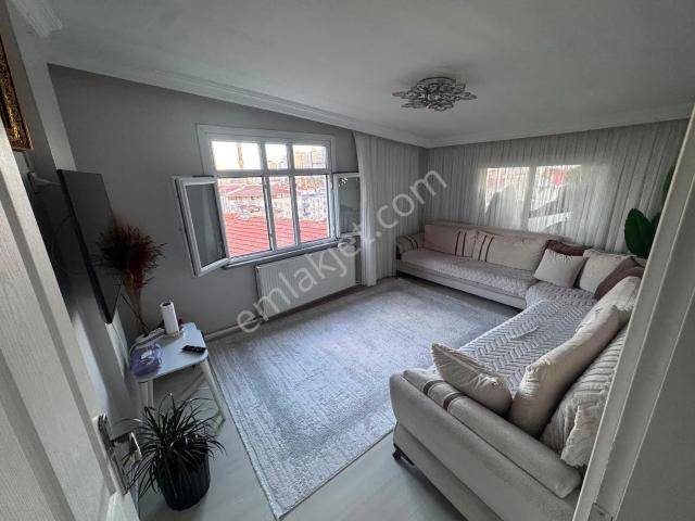 Özgür İnşaattan Yunus Emre Mahallesinde 3+1 120m2 Satılık Çatı Katı !