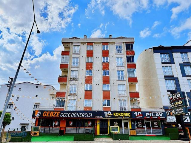 Özgürce Gydden Yenikent'te Cadde Üzeri 2+1 Kullanışlı Daire