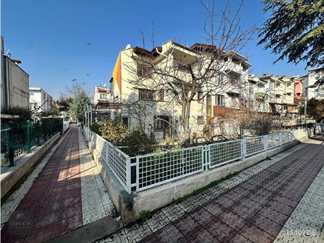 ÖZGÜR'DEN 4+2 SİTE İÇERİSİNDE 3 KATLI KÖŞE MÜSTAKİL