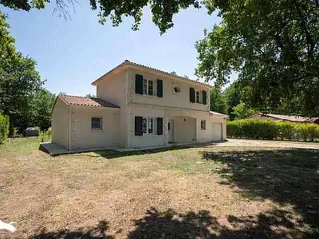 Jonzac 17500 Achat / Vente maison 5 pièces t5 au dernier étage parking