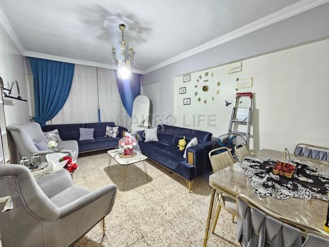 Özlem 2000 Civarı Cadde Üzeri İlk Günden Hasarsız Satılık 3+1