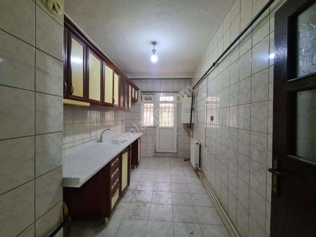 Özlem Cd Üzeri Merkezi Konumda Y.giriş Kilerli Kiralık 2+1 Daire
